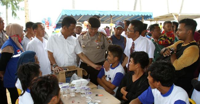 Korban Selamat Menanti Kabar Saudara yang Belum Ditemukan